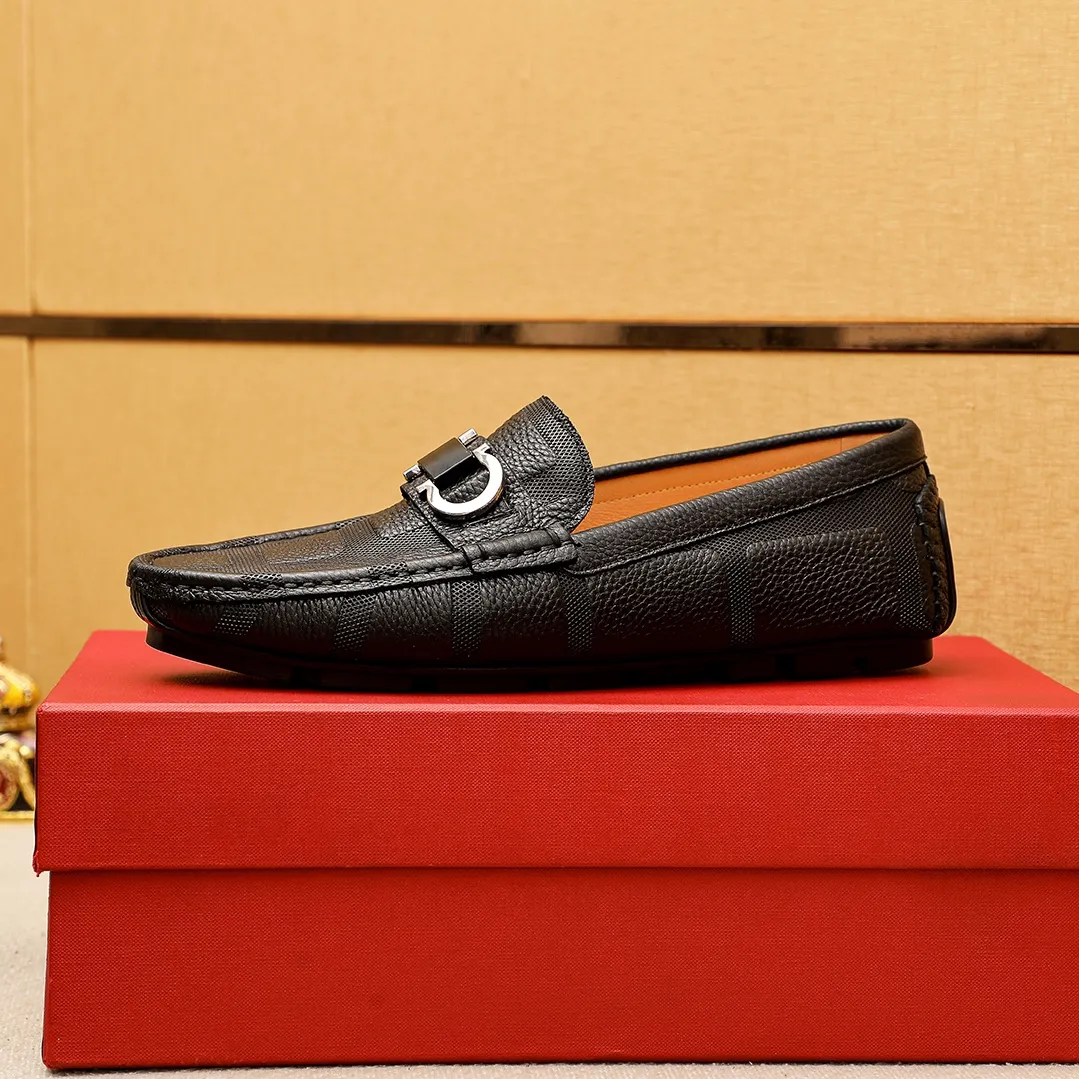 Men's shoes 💰360 💐 Product trademark: Ferragamo "Ferragamo" bean shoes Regular size: 38-44 (45.46🉑️customized) Product materials: Selected imported calfskin embossed upper + classic hardware buckle, imported pig leather lining. Strong three-dimensional visual effect, original outsole color: 1⃣️color optional